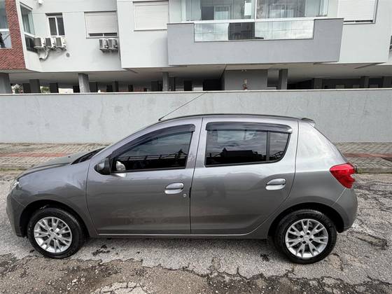 RENAULT SANDERO 1.6 16V SCE FLEX ZEN MANUAL RENAULT SANDERO 1.6 16V SCE FLEX ZEN MANUAL